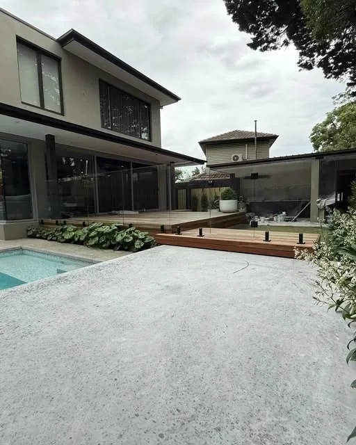 Glass pool fencing